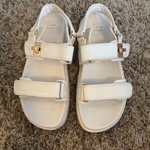 Cream Chunky Sandals from Target with gold hardware | A New Day size 7.5